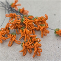 fembladet-orange-perleblomst-groen-underside-gammel-fransk-glasperle-bllomst